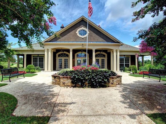 Woodlandsclubhousefrontal